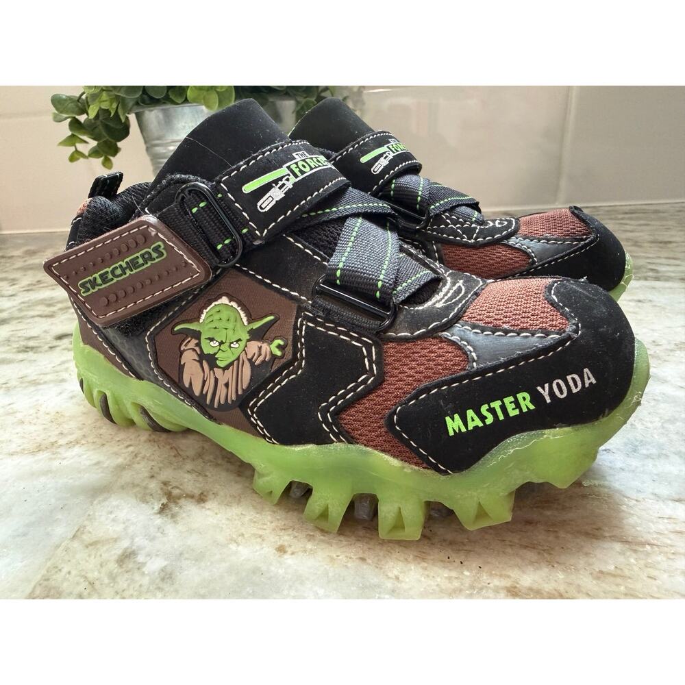 Sketchers Disney Star Wars Yoda Light Up Shoes